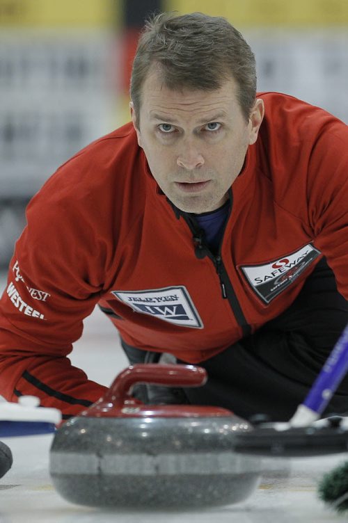 February 1, 2014 - 140201  -  Jeff Stoughton-Charleswood curls against  Mike McEwen-Fort Rouge in the at the Safeway Championships in Winnipeg Saturday, February 1, 2014. John Woods / Winnipeg Free Press