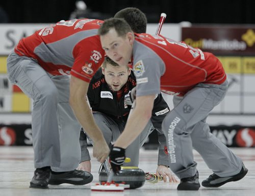 February 2, 2014 - 140202  -  Mike McEwen of Fort Rouge curls against Jeff Stoughton of Charleswood  in the final of the Safeway Championships in Winnipeg Sunday, February 2, 2014. John Woods / Winnipeg Free Press