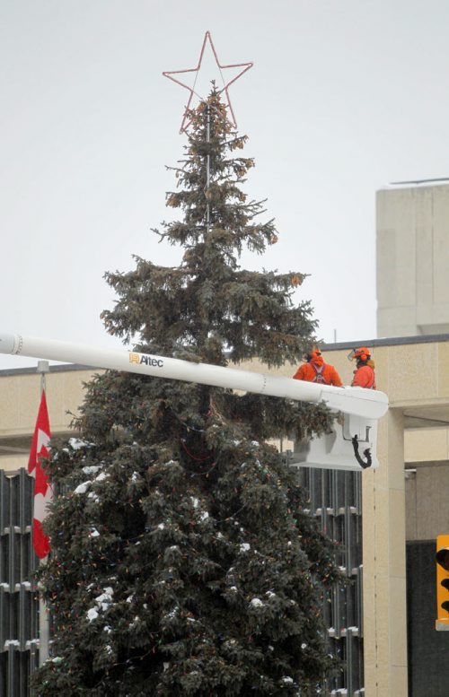 City of Winnipeg workers take down the lights from the xmas tree at City Hall. BORIS MINKEVICH / WINNIPEG FREE PRESS. FEB 3, 2014