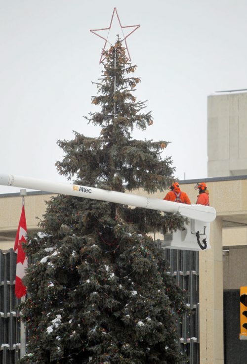 City of Winnipeg workers take down the lights from the xmas tree at City Hall. BORIS MINKEVICH / WINNIPEG FREE PRESS. FEB 3, 2014