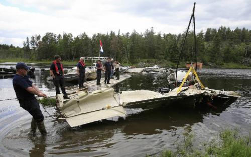 John Woods / Winnipeg Free Press / June 18/07- 070618  - RCMP remove the wing section of a small plane from West Hawk Lake Monday June 18/07.  The plane that crashed in West Hawk Lake Monday June 11/07.  Two men died in the crash.