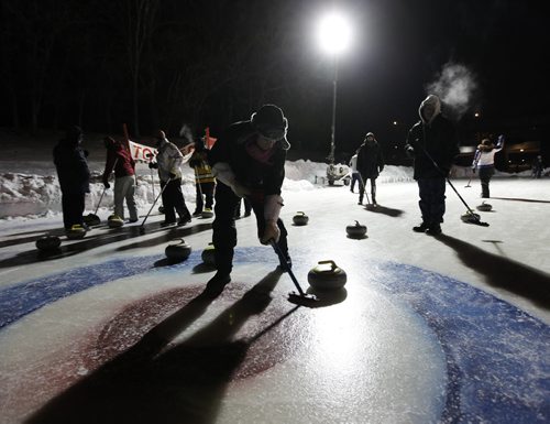 February 8, 2014 - 140208  -  The Short And Curlies curl against the Tequila Shots at the 13th annual Ironman Outdoor Curling Bonspiel at The Forks in Winnipeg Saturday, February 8, 2014.  John Woods / Winnipeg Free Press