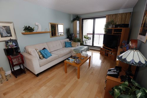 Living room , hardwood floor  , HOMES Resale , 15 Kennedy unit 903, condo for todd lewys story FEB. 11 2014 / KEN GIGLIOTTI / WINNIPEG FREE PRESS