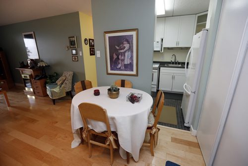 eating area ,HOMES Resale , 15 Kennedy unit 903, condo for todd lewys story FEB. 11 2014 / KEN GIGLIOTTI / WINNIPEG FREE PRESS