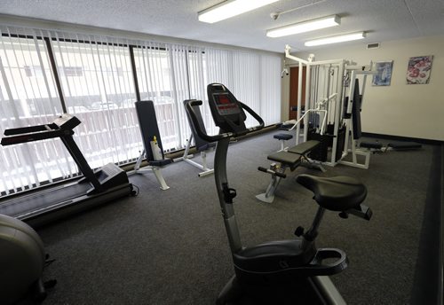 condo gym room, HOMES Resale , 15 Kennedy unit 903, condo for todd lewys story FEB. 11 2014 / KEN GIGLIOTTI / WINNIPEG FREE PRESS