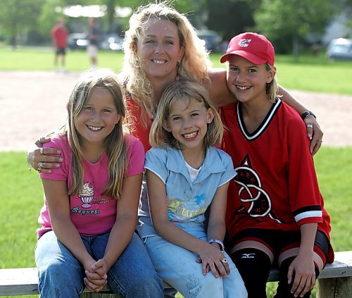 BORIS MINKEVICH / WINNIPEG FREE PRESS  070619 The Penner girls are going to camp. (L-R) Brittany,8, Felicia,9, and Sarah,12. Mother's name is Katherine Zulyniak. The girl's last name is Penner.