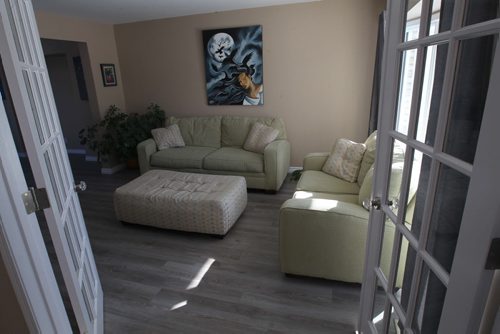 69 Mulligan Bay in Lindenwoods-Living Room-See Todd Lewys story- Feb 18, 2014   (JOE BRYKSA / WINNIPEG FREE PRESS)