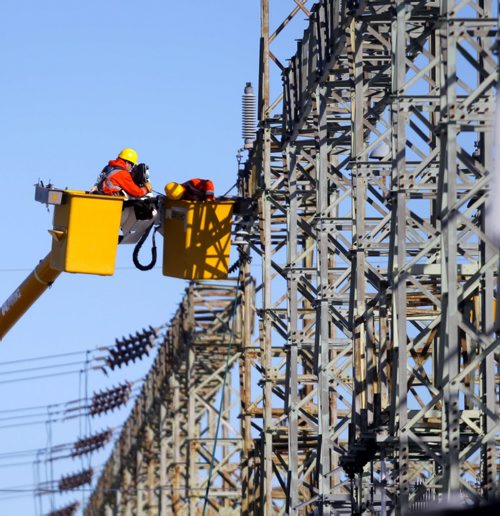 Workers do some work on the power station at Harrow and Grant. BORIS MINKEVICH / WINNIPEG FREE PRESS  Feb. 18, 2014