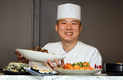 ENT-Restaurant Review- Kiwa Restaurant. Chef Giyoung So.  BORIS MINKEVICH / WINNIPEG FREE PRESS  Feb. 24/14