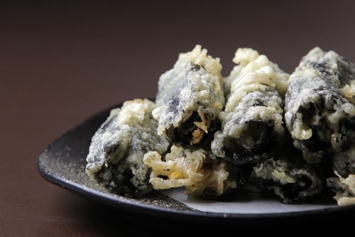 ENT-Restaurant Review- Kiwa Restaurant. Kimmari Seaweed Rolls.  BORIS MINKEVICH / WINNIPEG FREE PRESS  Feb. 24/14