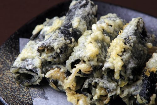 ENT-Restaurant Review- Kiwa Restaurant. Kimmari Seaweed Rolls.  BORIS MINKEVICH / WINNIPEG FREE PRESS  Feb. 24/14