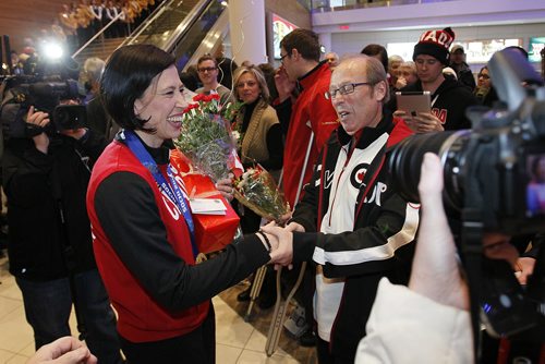 February 24, 2014 - 140224  -  Mayor Sam Katz greets Olympic curling gold medalists Jennifer Jones (skip), Kaitlyn Lawes (third), Jill Officer (second), Dawn McEwen (lead), Kirsten Wall (alternate) and their coach Janet Arnott return to hundreds of family and supporters at the Winnipeg Airport Monday, February 24, 2014.  John Woods / Winnipeg Free Press