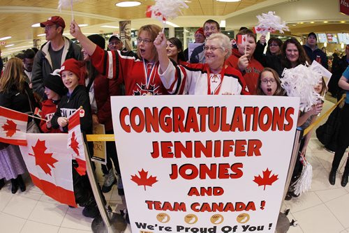 February 24, 2014 - 140224  -  Fans cheer for Olympic curling gold medalists Jennifer Jones (skip), Kaitlyn Lawes (third), Jill Officer (second), Dawn McEwen (lead), Kirsten Wall (alternate) and their coach Janet Arnott return to hundreds of family and supporters at the Winnipeg Airport Monday, February 24, 2014.  John Woods / Winnipeg Free Press
