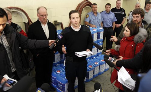 Update on City services relating to frozen water pipes. Winnipeg Fire Paramedic Service preparing water jugs for delivery at Winnipeg Fire and Paramedic Station 22, 1567 Waverley Street. left, Randy Hull, Emergency Preparedness Coordinator and centre, Tom Wallace, Acting Assistant Chief, Operations, Winnipeg Fire and Paramedic Service at the presser. BORIS MINKEVICH / WINNIPEG FREE PRESS  March 7, 2014