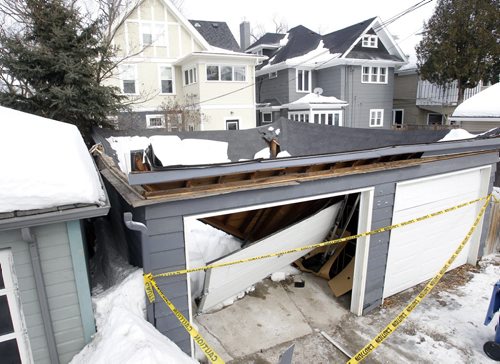 Snow collapses garage behind 998 Grosvenor St. Wednesday.  Adam Wazny story, Wayne Glowacki / Winnipeg Free Press March 12   2014