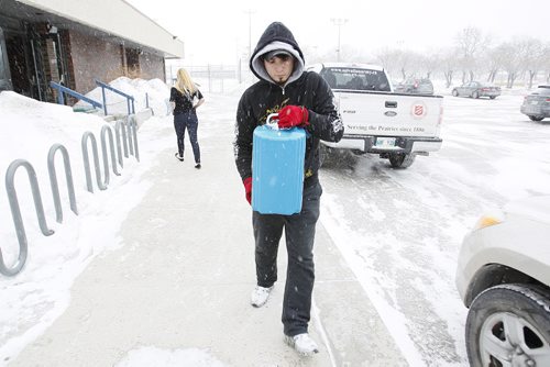 MArch 16, 2014 - 140316  -  Marcelino Robles collects water for his family at the Frozen Pipe Citizen Resource Centre at Cindy Klassen Rec Centre Sunday, March 16, 2014. John Woods / Winnipeg Free Press