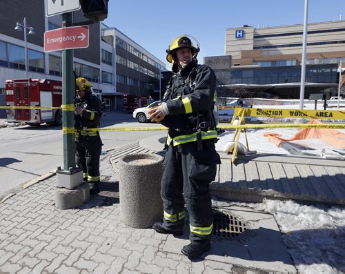 HSC Sherbrook entrance closed to traffic -BREAKING NEWS Chemical spill  at (HSC) Health Sciences Hospital has causes the evacuation of part of the main hospital , WFS and Hazmat  are on scene at the Sherbook St. main entrance  Mar. 27 2014 / KEN GIGLIOTTI / WINNIPEG FREE PRESS
