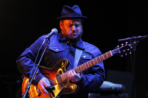 New Meanies blast it at the Metropolitan Entertainment Centre, Manitoba House. SiriusXM Canada JUNO awards Kick Off. Damon Mitchel sings and plays.  BORIS MINKEVICH / WINNIPEG FREE PRESS  March 27, 2014