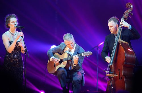 Erin Propp, Larry Roy and Mike Downes perform during the In Memoriam Tribute at the 2014 Juno Gala at the Winnipeg Convention Centre, Saturday, March 29, 2014. (TREVOR HAGAN/WINNIPEG FREE PRESS)