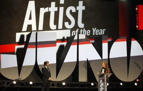 Serena Ryder wins the Juno for Artist of the Year at the 2014 Juno Gala at the Winnipeg Convention Centre, Saturday, March 29, 2014. (TREVOR HAGAN/WINNIPEG FREE PRESS)