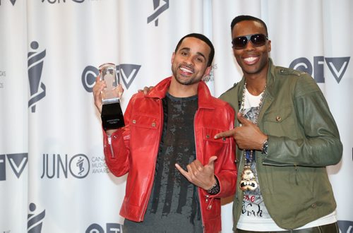 JRDN, left, receives the 2014 JUNO for R&B/Soul Recording of the Year with the recording Can't Choose ft. Kardinal Offishall, right, at the RBC Convention Centre in Winnipeg on Saturday, March 29, 2014. (Photo by Crystal Schick/Winnipeg Free Press)