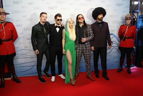 2014 Juno Awards host, and nominee for rap recording of the year and single of the year, Classified gets comfortable with two members of the RCMP on the Juno red carpet at MTS Centre in Winnipeg. (Joe Bryksa/ Winnipeg Free Press)