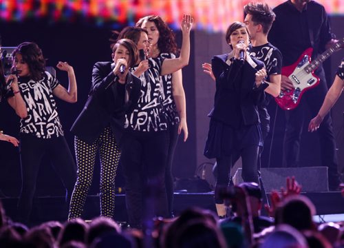 Tegan and Sara perform at the 2014 Juno Awards. (Joe Bryksa/ Winnipeg Free Press)