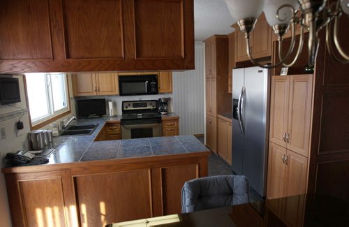 86 Acheson Drive in Crestview-Kitchen-  See Todd Lewys story- Apr 01, 2014   (JOE BRYKSA / WINNIPEG FREE PRESS)