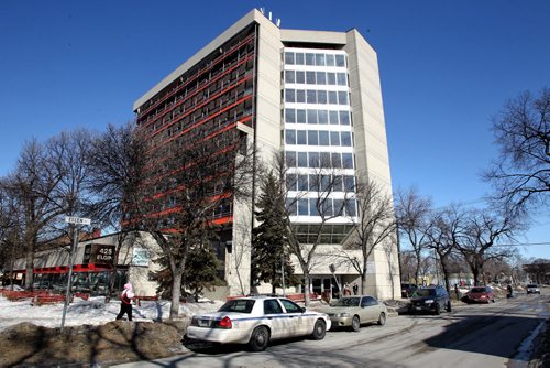 Police are still at the scene of a homicide which occurred in the apartment block at 425 Elgin Avenue Tuesday afternoon.  140402 April 02, 2014 Mike Deal / Winnipeg Free Press