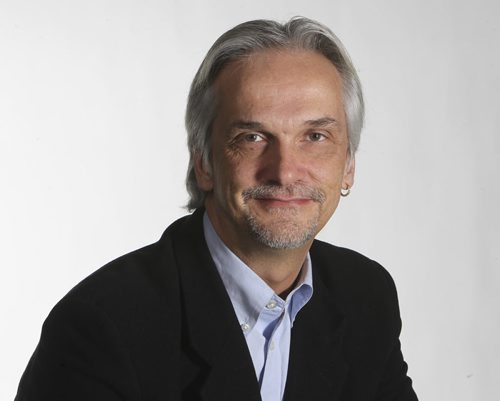 Portrait of  Winnipeg Free Press reporter Paul Wiecek  in FP studio.  Staff Mug. March 27, 2014 Ruth Bonneville / Winnipeg Free Press