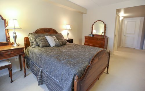 105-93 Swindon Way master bedroom in Winnipeg on Monday, April 7, 2014. (Photo by Crystal Schick/Winnipeg Free Press)