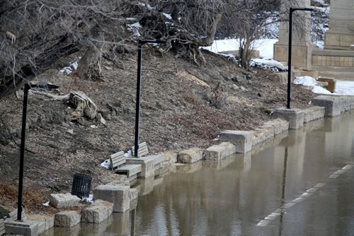 The Assiniboine River threatens lamp posts that line the already submerged walking path, as seen from the Midtown Bridge, Sunday, April 13, 2014. (TREVOR HAGAN/WINNIPEG FREE PRESS)