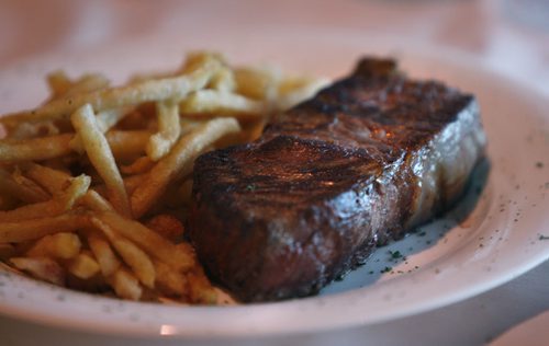 Restaurant Review. New York Steak and Fries. Rae and Jerry's Steak House. Marion Warhaft  story Wayne Glowacki / Winnipeg Free Press April 14   2014