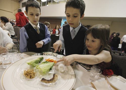 April 14, 2014 - 140414  -  Yonathan, David and Rachel Ben check out the Seder plate at the community Passover Seder at the Jewish Learning Centre Monday, April 14, 2014. John Woods / Winnipeg Free Press