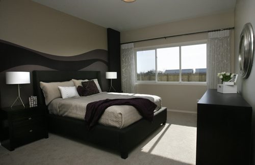 Homes. A condo at 5 Casselman Crescent, in the Randall Homes new condo development in Oak Bluff West, Oakwood Estates.  The master bedroom. Todd Lewys story. Wayne Glowacki / Winnipeg Free Press April 16   2014