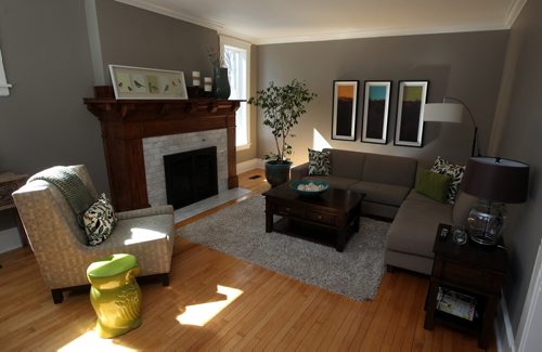 Front room- Homes, 333Yale ave See Todd Lewys story. April 17, 2015 - (Phil Hossack / Winnipeg Free Press)