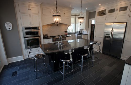 Kitchen - Homes, 333Yale ave See Todd Lewys story. April 17, 2015 - (Phil Hossack / Winnipeg Free Press)