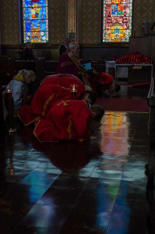 Clergy and parishioners bow before the shroud depicting Jesus Christ at the Sts. Vladimir & Olga Metropolitan Cathedral during the Placement of the Plaschanytsia service on Good Friday.  EMILY CUMMING / WINNIPEG FREE PRESS APRIL 17, 2014