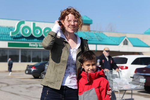 Michelle Lagadi talks to a reporter int he parking lot of Sobey's in St. Vital  about the incidences of measles in the province as she heads out shopping with her son Ethan Saturday. See story.  April 19, 2014 Ruth Bonneville / Winnipeg Free Press