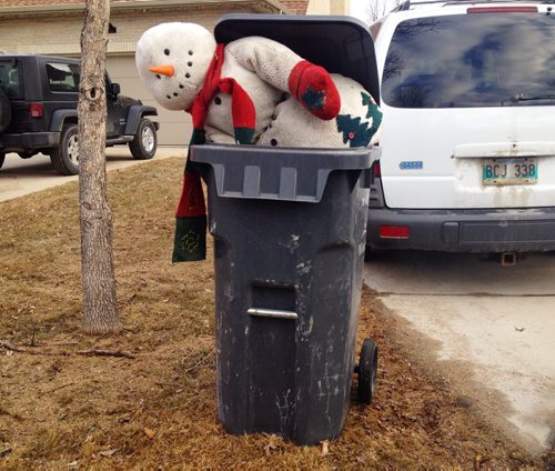 Old frosty the snowman gets put out with the trash on Shamrock Drive in south east Winnipeg. Temperatures are supposed to soar to +16c today! BORIS MINKEVICH / WINNIPEG FREE PRESS April 22, 2014