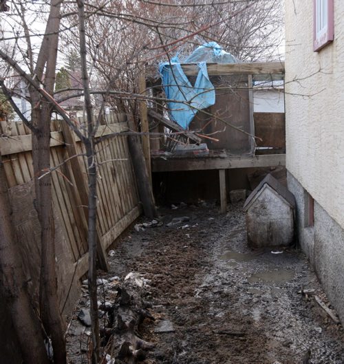 Home on 1100 block of Mountain Ave where man was found severely injured Thursday and later died  Reports that dogs may have been involved but has not been confirmed by police- See  Randy Turner story- Apr 25, 2014   (JOE BRYKSA / WINNIPEG FREE PRESS)