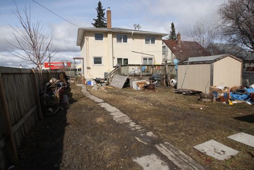 Home on 1100 block of Mountain Ave where man was found severely injured Thursday and later died  Reports that dogs may have been involved but has not been confirmed by police- See  Randy Turner story- Apr 25, 2014   (JOE BRYKSA / WINNIPEG FREE PRESS)