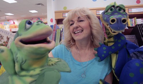 49.8 - INTERSECTION .  Cindy Robin, the  Story Fairy  with Bubba the Bull Frog and Dusty the Dragon. She reads to sick kids..  Dave Sanderson story   Wayne Glowacki / Winnipeg Free Press April 28   2014