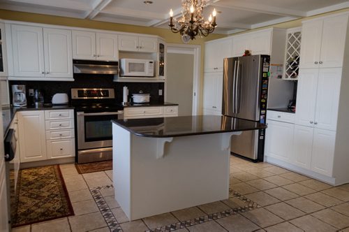 Kitchen of 81 Shorecrest Drive in Lindenwood.  EMILY CUMMING / WINNIPEG FREE PRESS