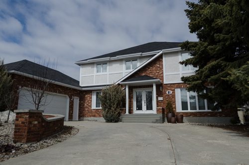 Front exterior of 81 Shorecrest Drive in Lindenwood.  EMILY CUMMING / WINNIPEG FREE PRESS