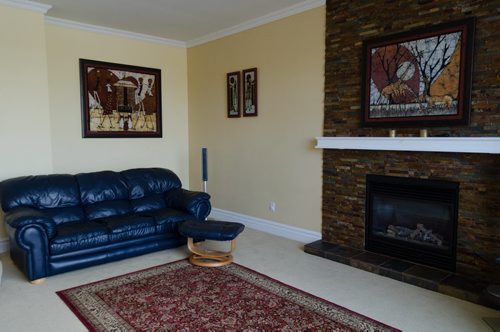 Main floor lounge of 81 Shorecrest Drive in Lindenwood.  EMILY CUMMING / WINNIPEG FREE PRESS