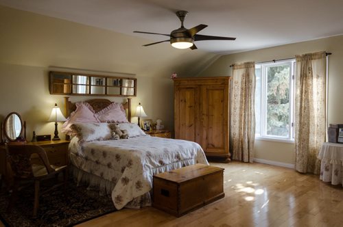 Master bedroom of 81 Shorecrest Drive in Lindenwood.  EMILY CUMMING / WINNIPEG FREE PRESS