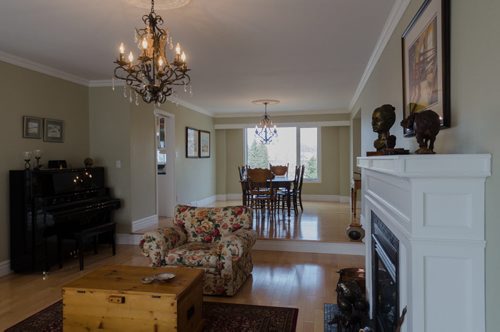 Livingroom and dining room of 81 Shorecrest Drive in Lindenwood.  EMILY CUMMING / WINNIPEG FREE PRESS
