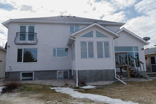 Back exterior of 81 Shorecrest Drive in Lindenwood.  EMILY CUMMING / WINNIPEG FREE PRESS