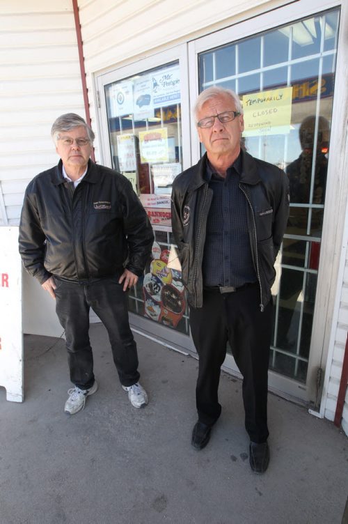 Investors David Doer ,left, and Larry Penner are going to file a injunction against the Roseau River Anishinabe First Nation  after they seized control of the Red Sun Smoke Shop on Hyw 6 and 101 north   See  Carol Sanders story- May 01, 2014   (JOE BRYKSA / WINNIPEG FREE PRESS)